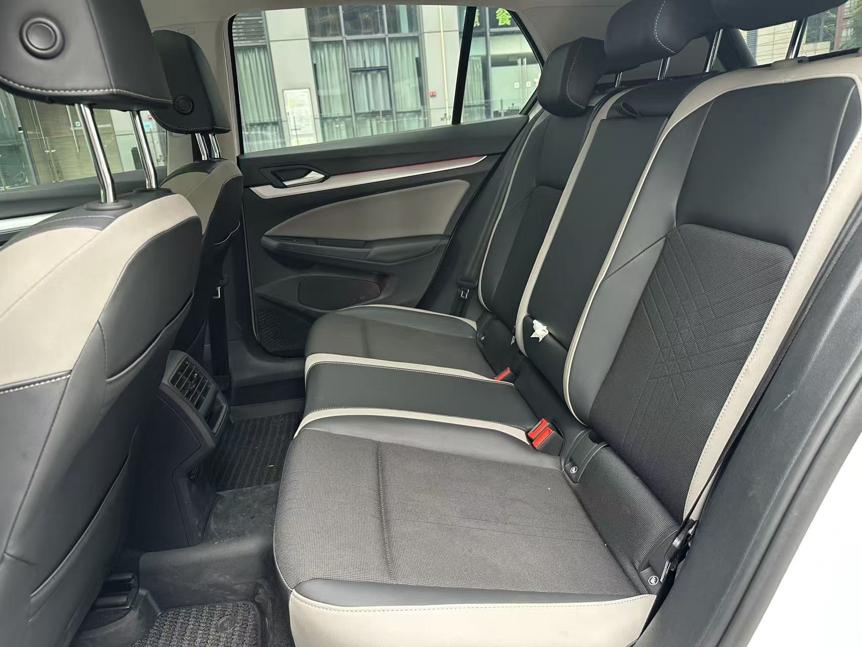 Volkswagen Golf 2021 car image #4