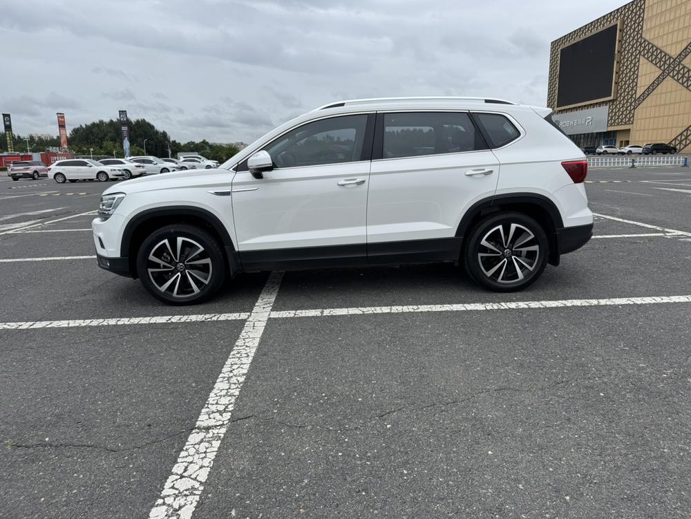 Volkswagen Tharu 2022 car image #3