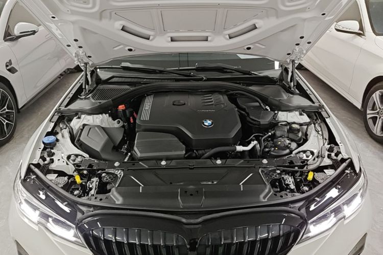 BMW 3 Series 2020 car image #22