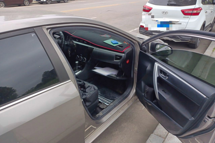 2015 car image #27