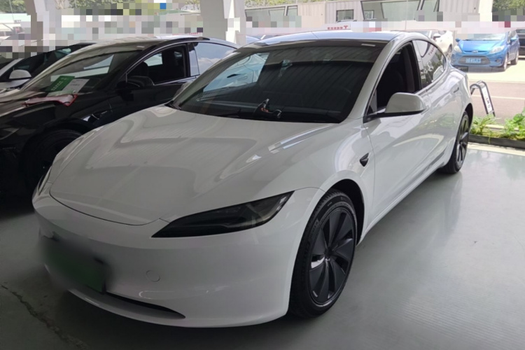 Tesla Model 3 2024 car image #2