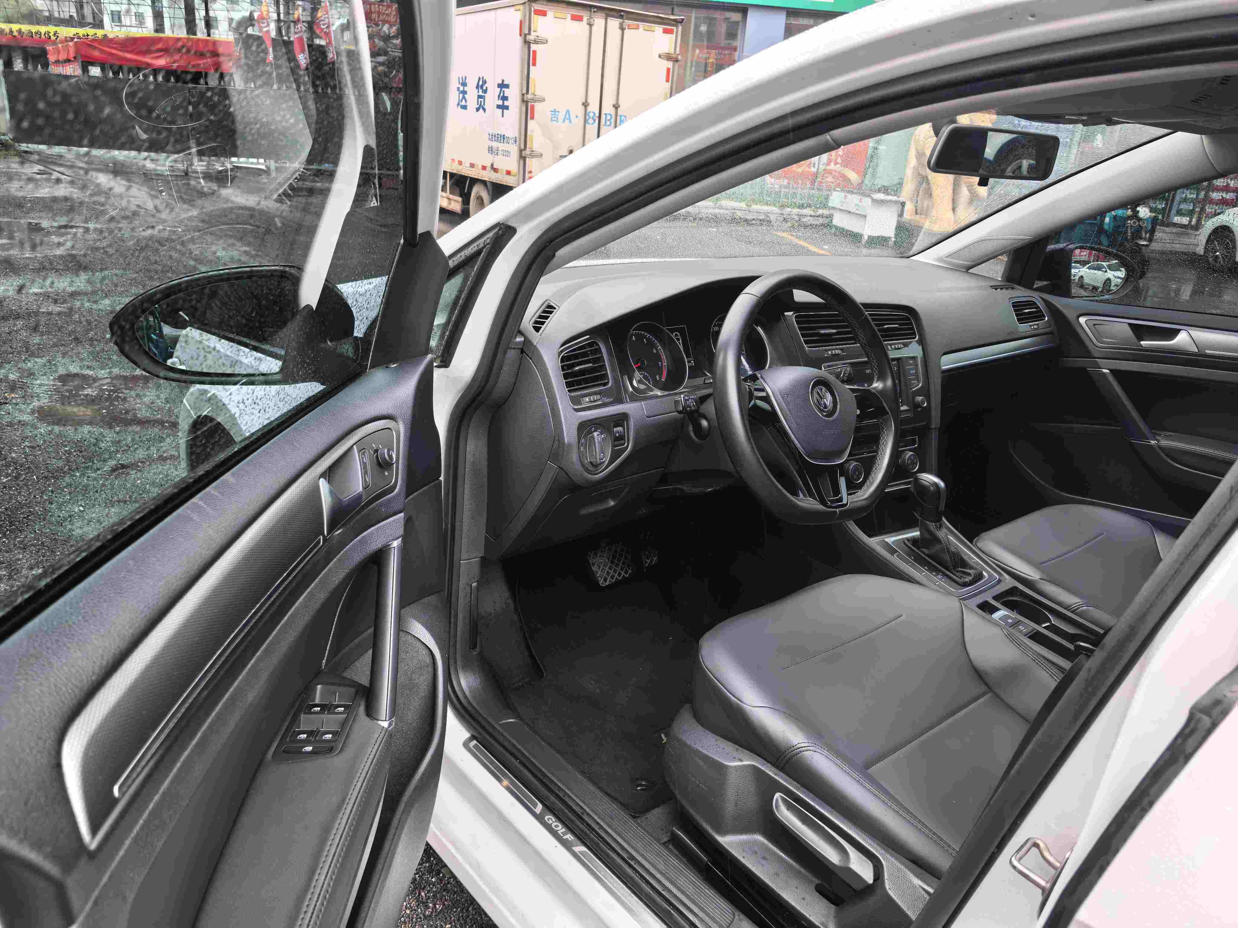 Volkswagen Golf 2017 car image #7