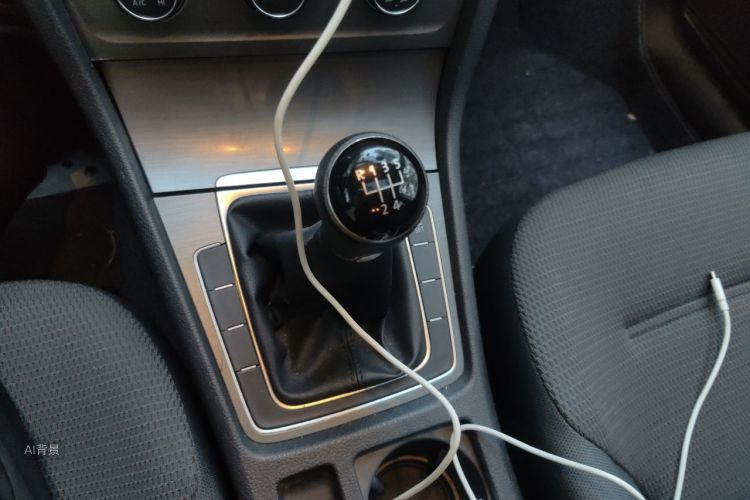 Volkswagen Golf 2015 car image #16
