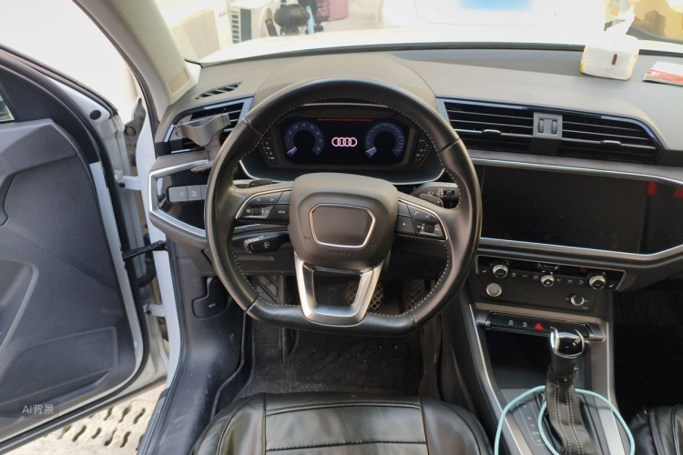 Audi Q3 2019 car image #12