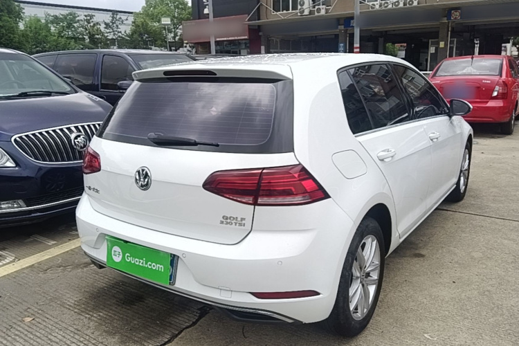 Volkswagen Golf 2018 car image #7