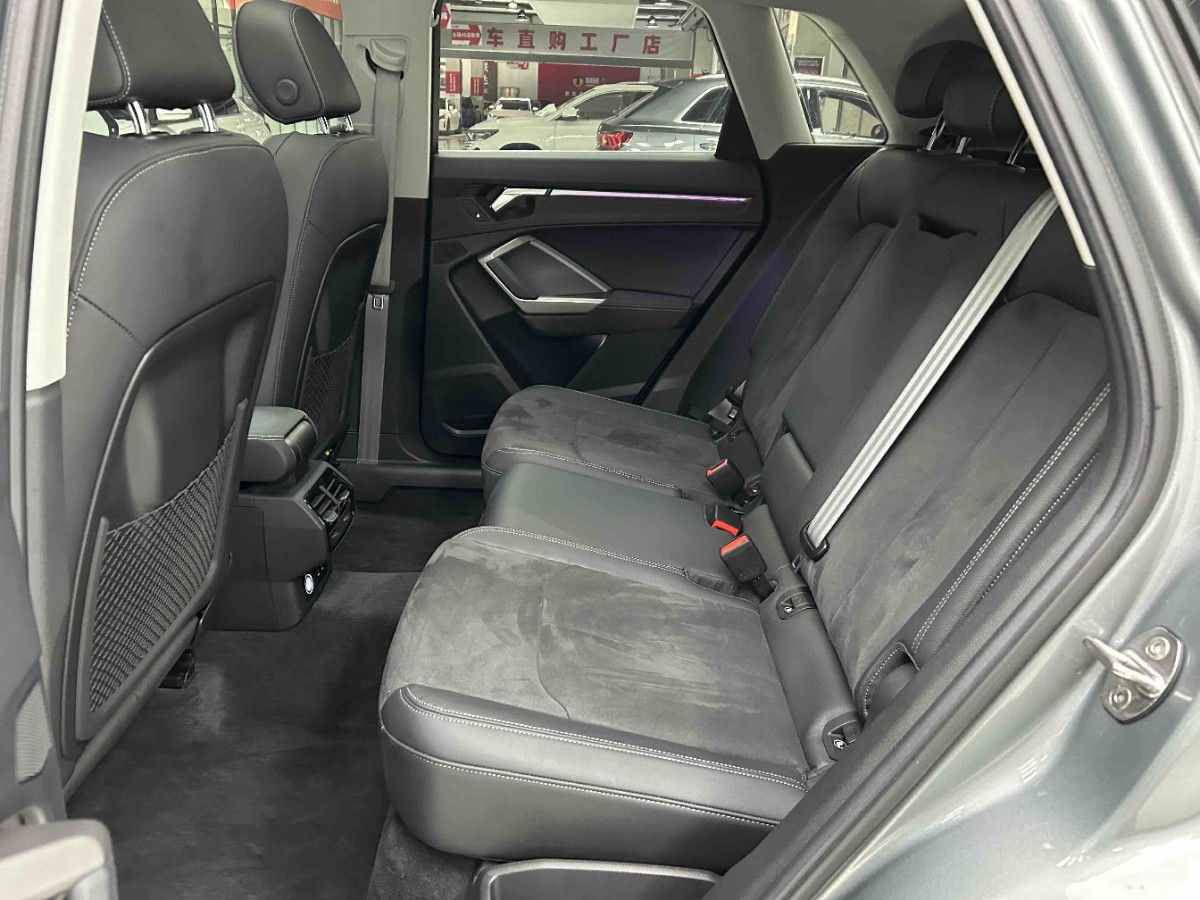 Audi Q3 2022 car image #3