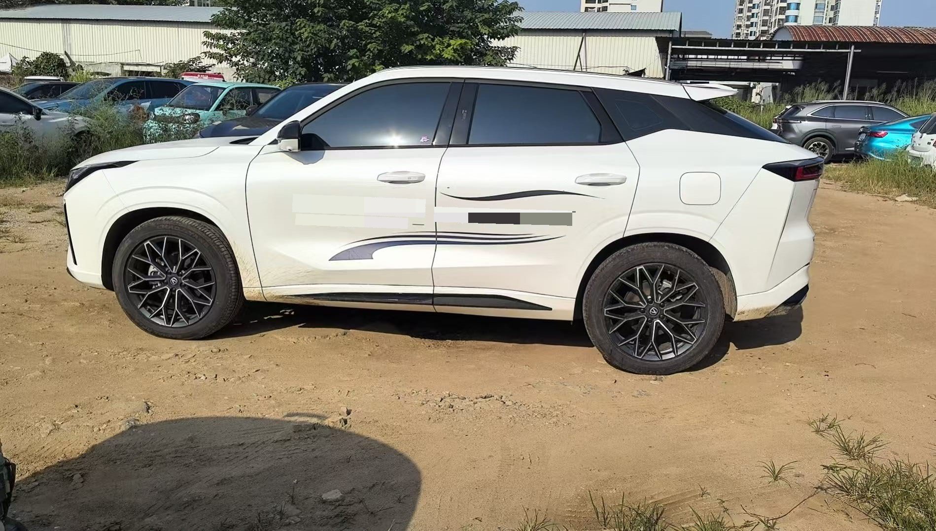 Changan UNI-Z PHEV 2025 #4 Changan UNI-Z PHEV 2025 car image #4