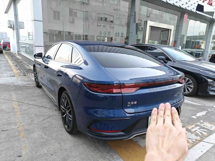 BYD Han 2023 immagine di auto #2