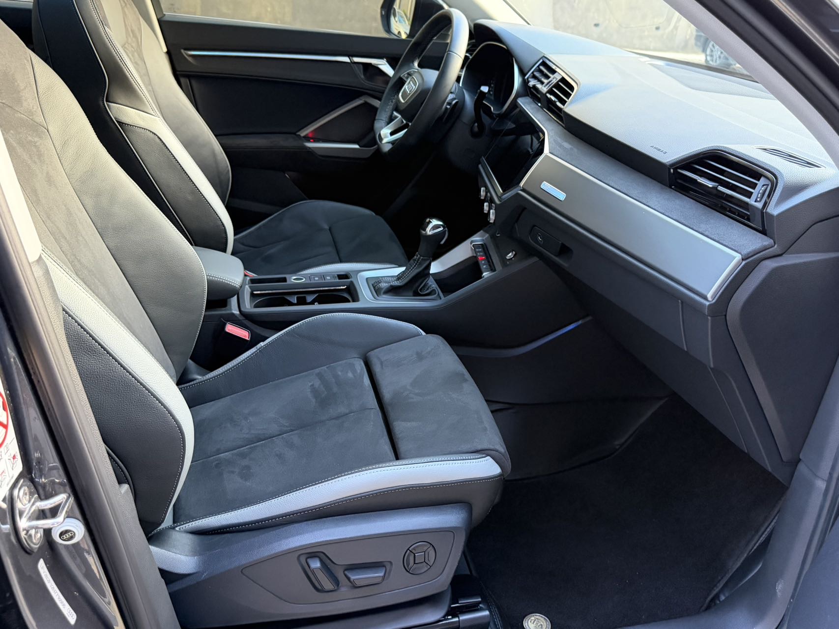 Audi Q3 2022 car image #11