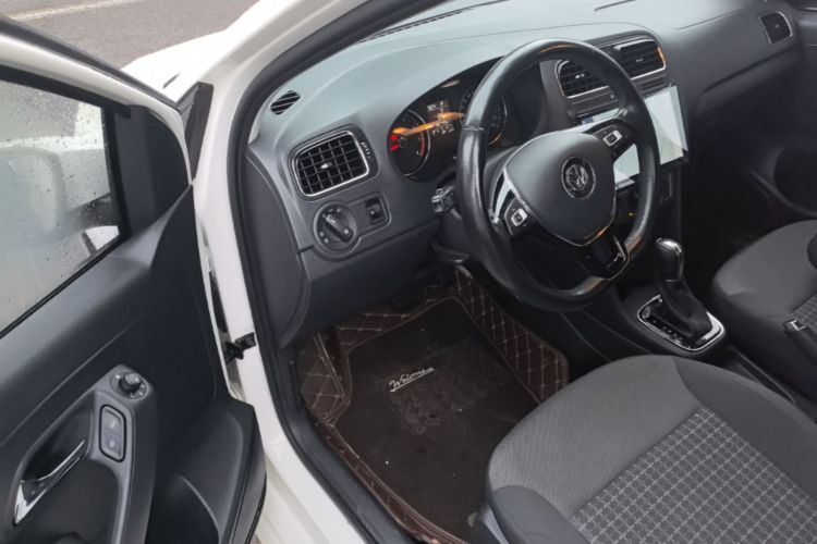 Volkswagen Polo 2017 car image #16