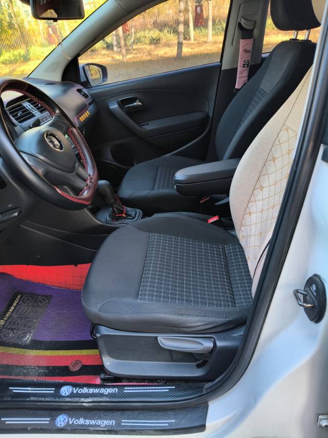 Volkswagen Polo 2014 car image #6