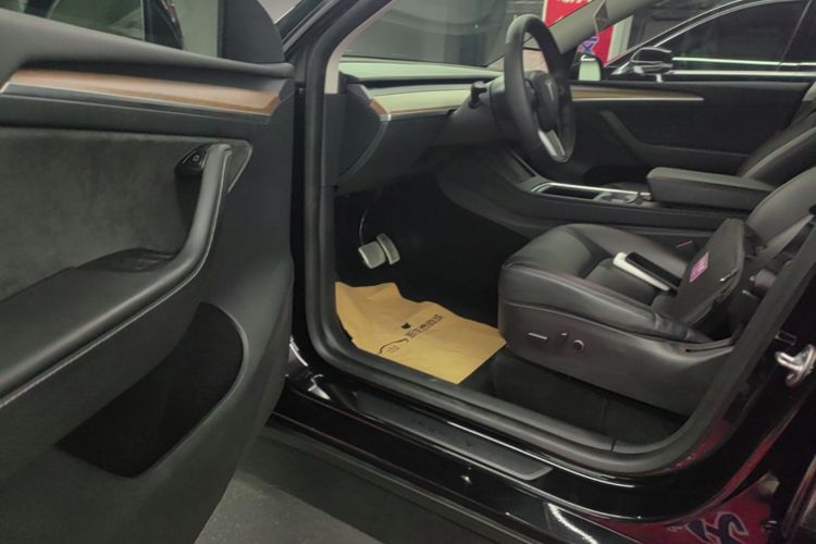 Tesla Model Y 2021 #18 Tesla Model Y 2021 car image #18