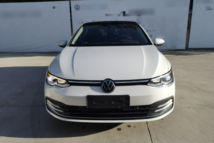 Volkswagen Golf 2024 car image #3