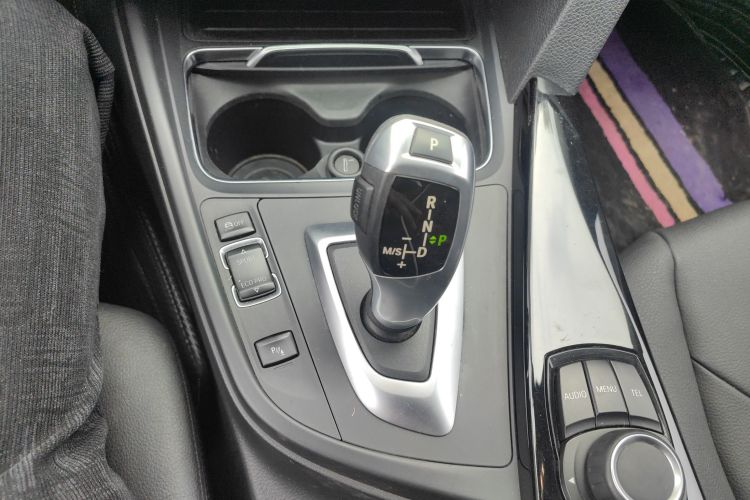 BMW 3 Series 2017 car image #14