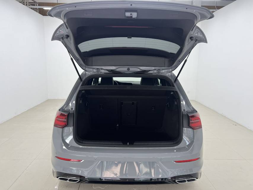 Volkswagen Golf 2023 car image #8