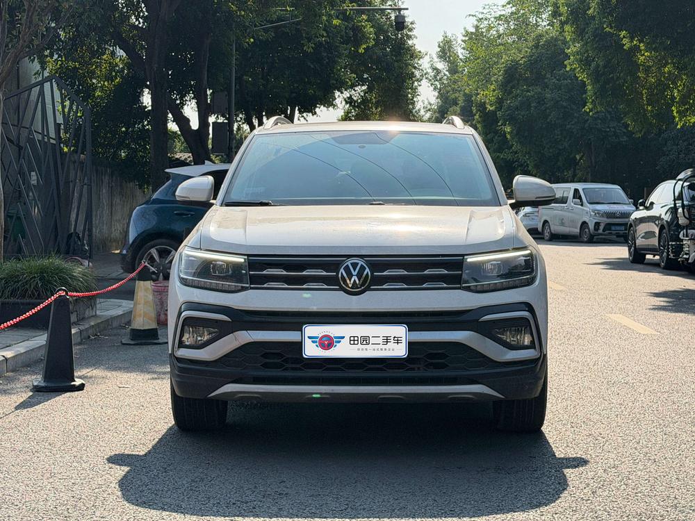 Volkswagen T-Cross 2022 car image #2