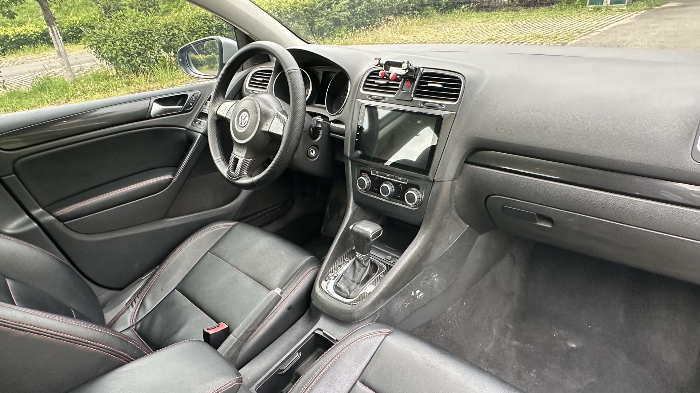 Volkswagen Golf 2011 car image #5