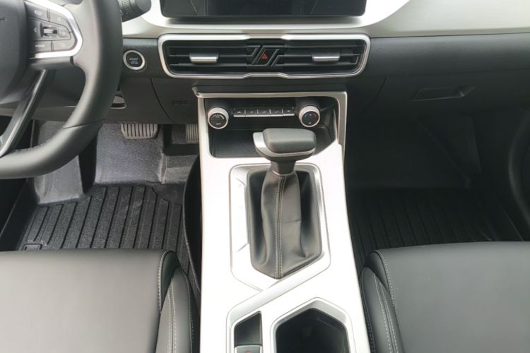 GEELY Coolray 2025 #14 GEELY Coolray 2025 car image #14