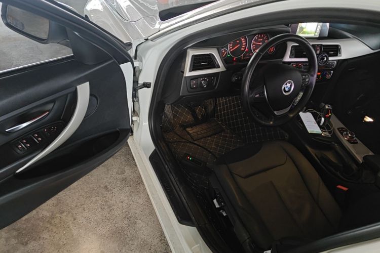 BMW 3 Series 2015 car image #12