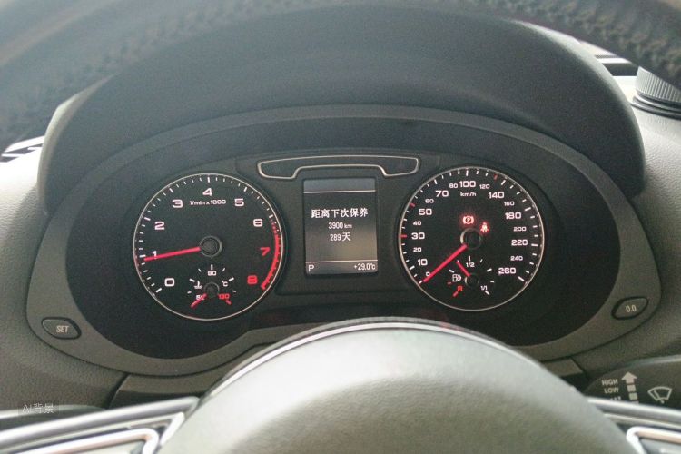 Audi Q3 2016 immagine di auto #13
