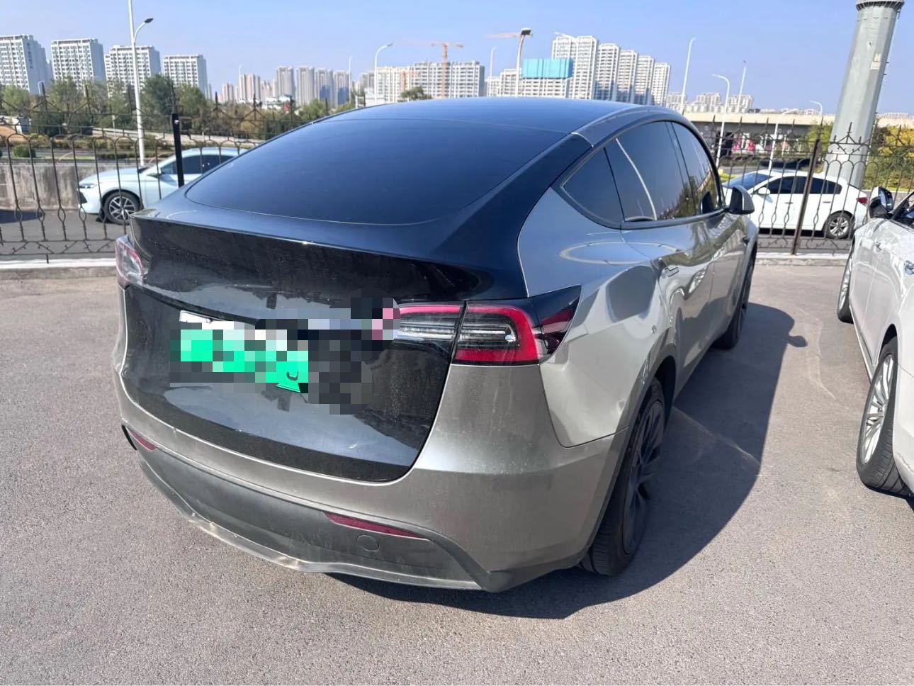 Tesla Model Y 2023 car image #4