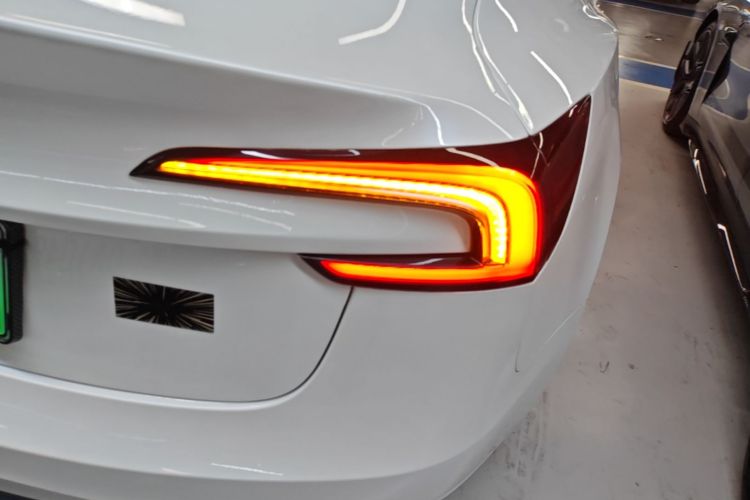 Tesla Model 3 2024 car image #8