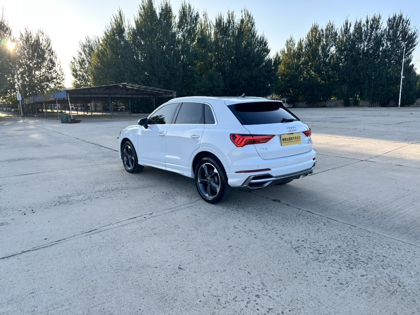 Audi Q3 2023 car image #7