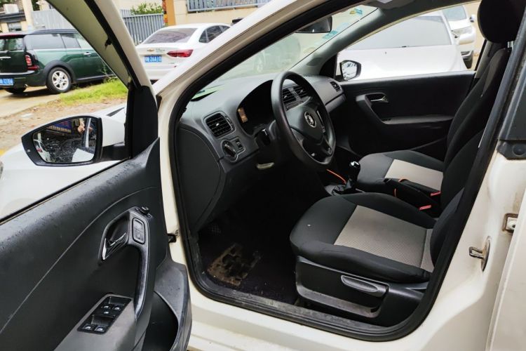 Volkswagen Polo 2015 #9 Volkswagen Polo 2015 car image #9
