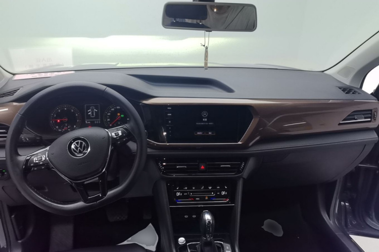 Volkswagen Tharu 2021 car image #11