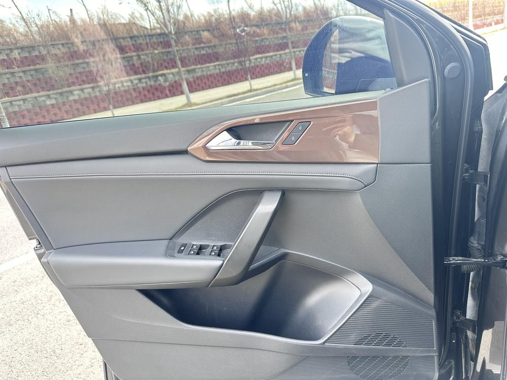 Volkswagen Tharu 2021 car image #9