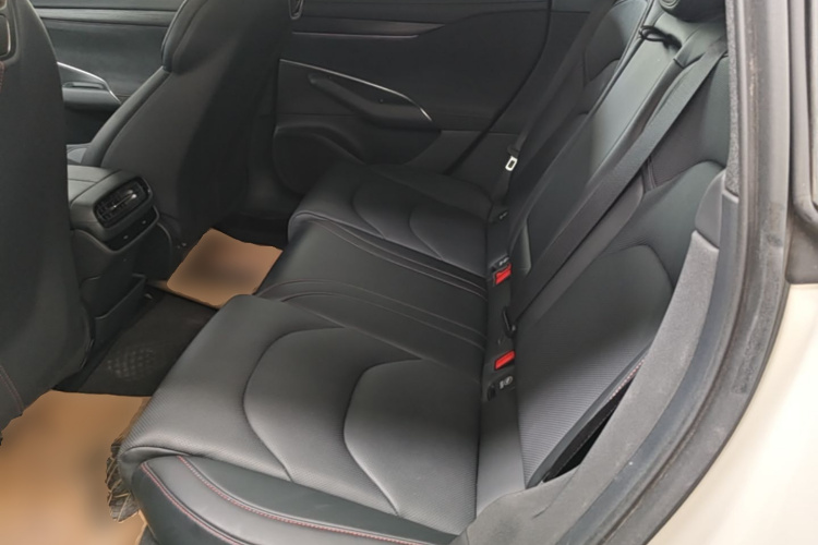 MI SU7 2025 car image #13