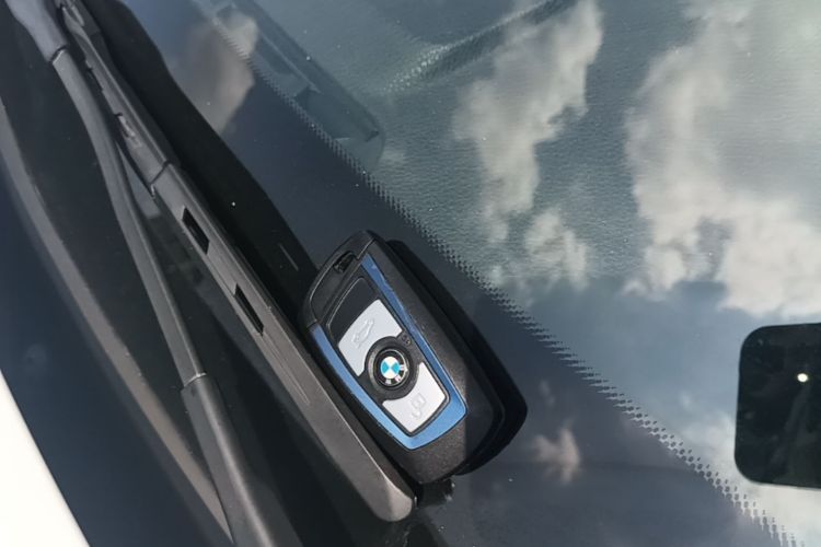 BMW 3 Series 2017 #9 BMW 3 Series 2017 car image #9