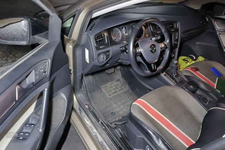 Volkswagen Golf 2017 car image #18