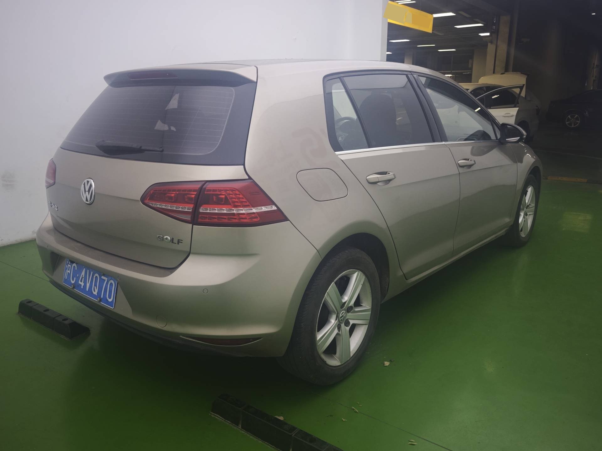 Volkswagen Golf 2016 car image #6