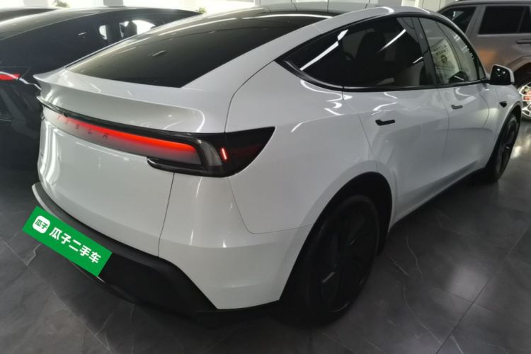 Tesla Model Y 2025 #7 Tesla Model Y 2025 immagine di auto #7