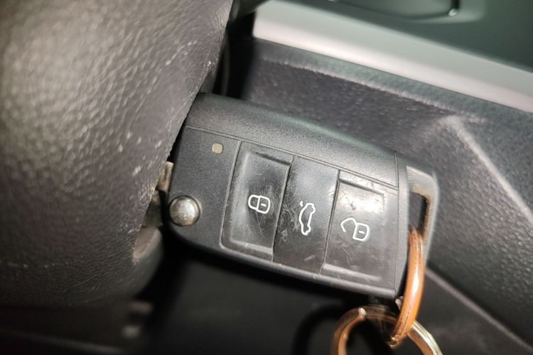 Volkswagen Polo 2021 car image #9