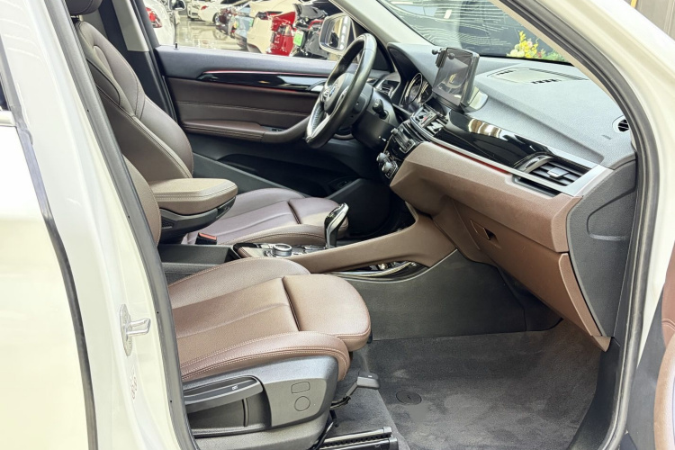 BMW X1 2020 car image #17