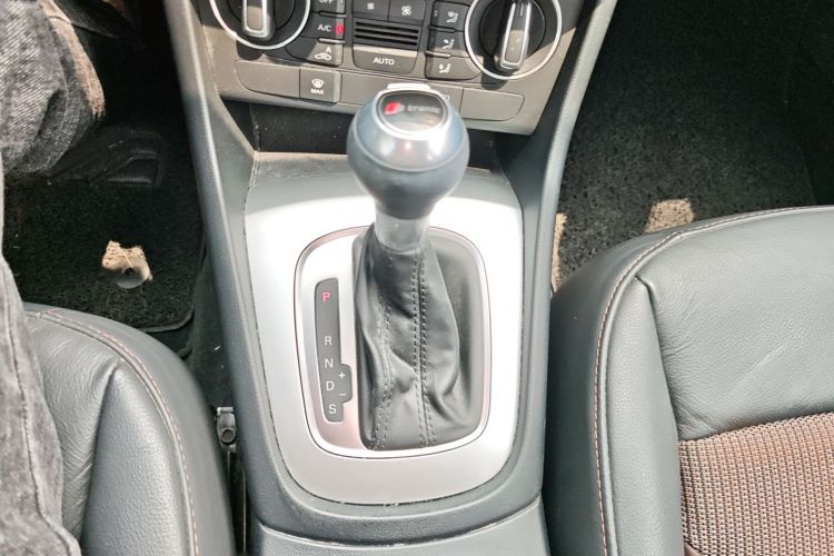 Audi Q3 2018 car image #14