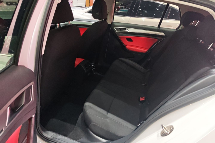 Volkswagen Golf 2020 car image #11