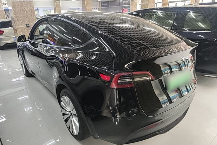 Tesla Model Y 2023 car image #5