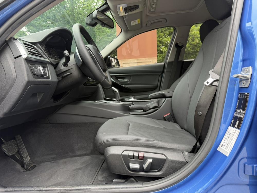 BMW 3 Series 2017 car image #10