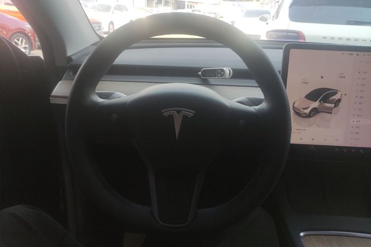 Tesla Model Y 2022 car image #11