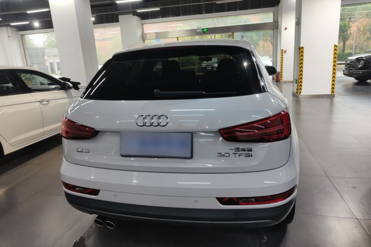 Audi Q3 2019 car image #6