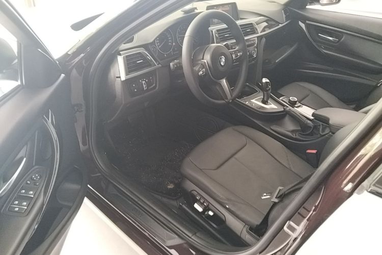 BMW 3 Series 2017 car image #16