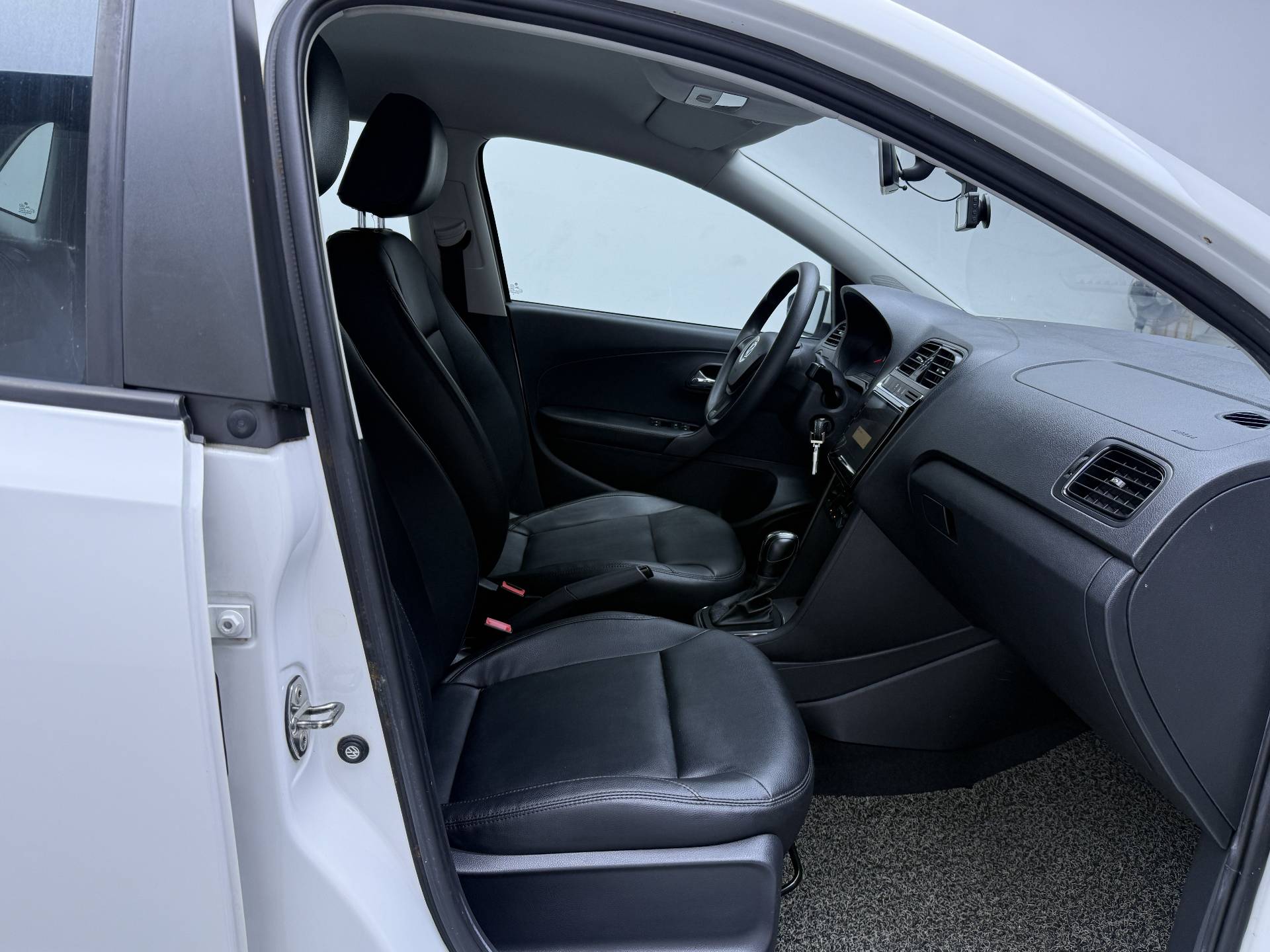 Volkswagen Polo 2019 car image #6