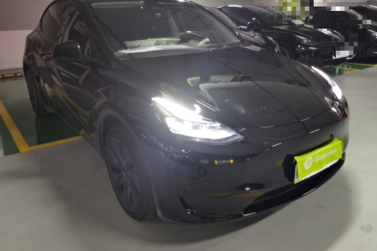 Tesla Model Y 2023 #4 Tesla Model Y 2023 صورة سيارة #4