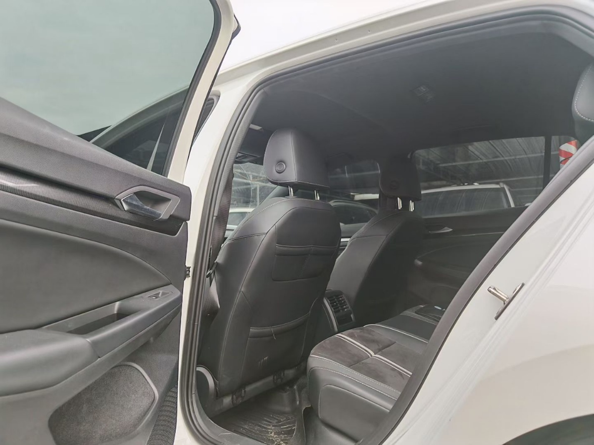 Volkswagen Golf 2022 car image #6