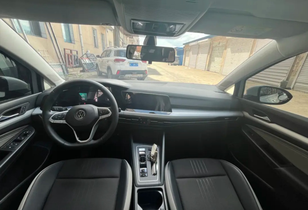 Volkswagen Golf 2021 car image #8