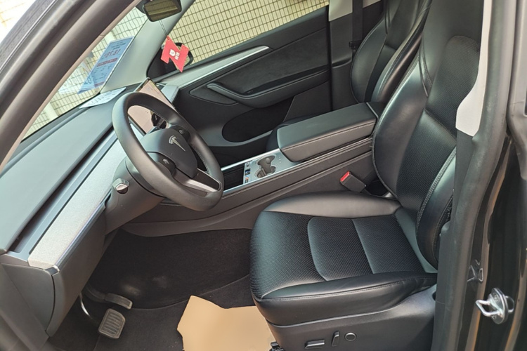 Tesla Model Y 2024 car image #20