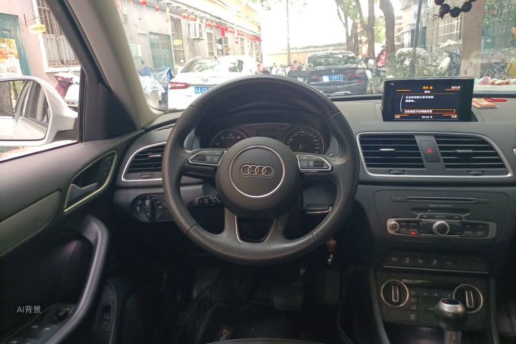 Audi Q3 2017 car image #12